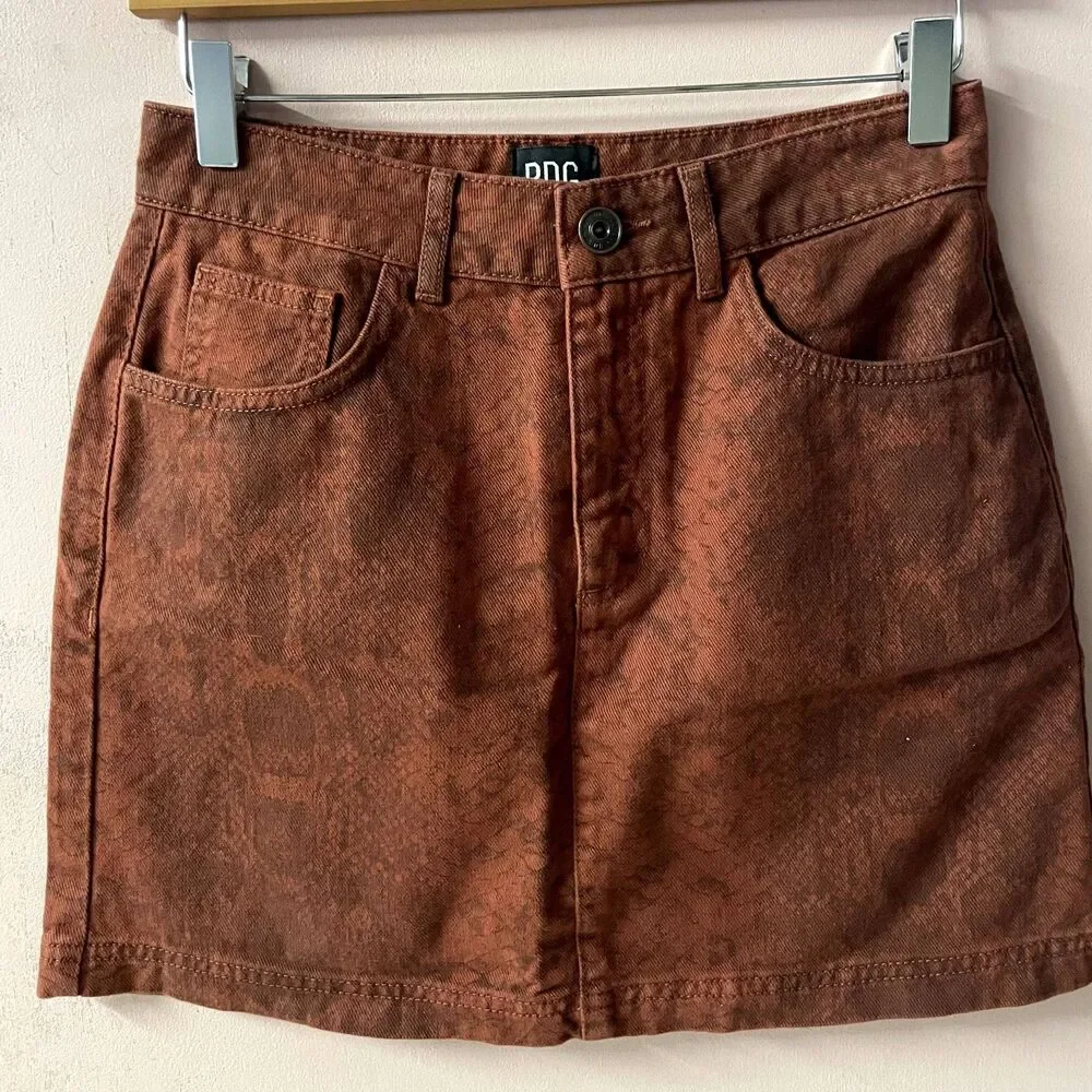 BDG Urban Outfitters NWOT Rust Snake Print Denim Mini Skirt Size S - Picture 4 of 11
